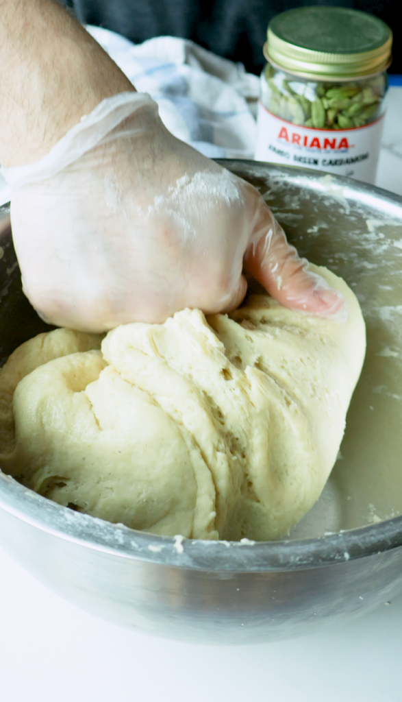 Stir until a dough forms and shape it into a ball. Dampen the dough with water, cover it with plastic wrap and a blanket, letting it rest for 8 hours.